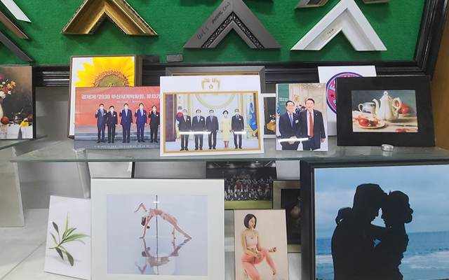 20230822115530_lwiHaAQZ.jpg_carousel_부산액자전문점_A.F.P.K,부산액자전문점,부산액자도소매,부산아크릴액자,부산액자